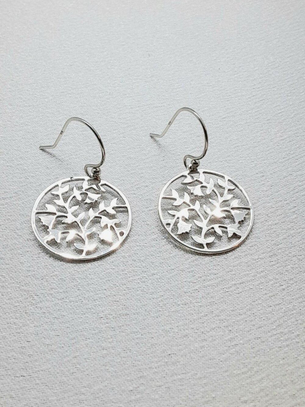 NEW Holly Yashi silver round cut-out earrings - Picture 2 of 12